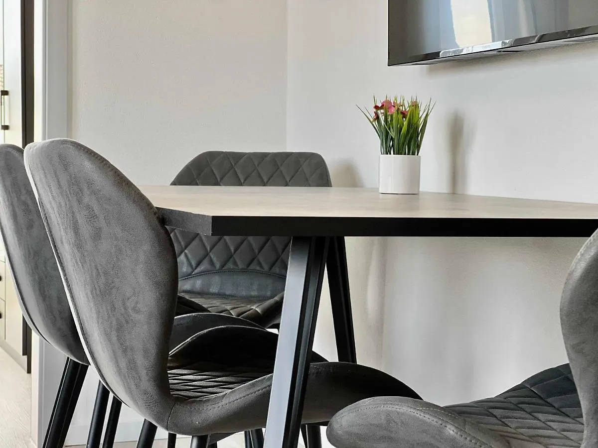 Nujen- Hotel Und Apartment Stuttgart Zuffenhausen