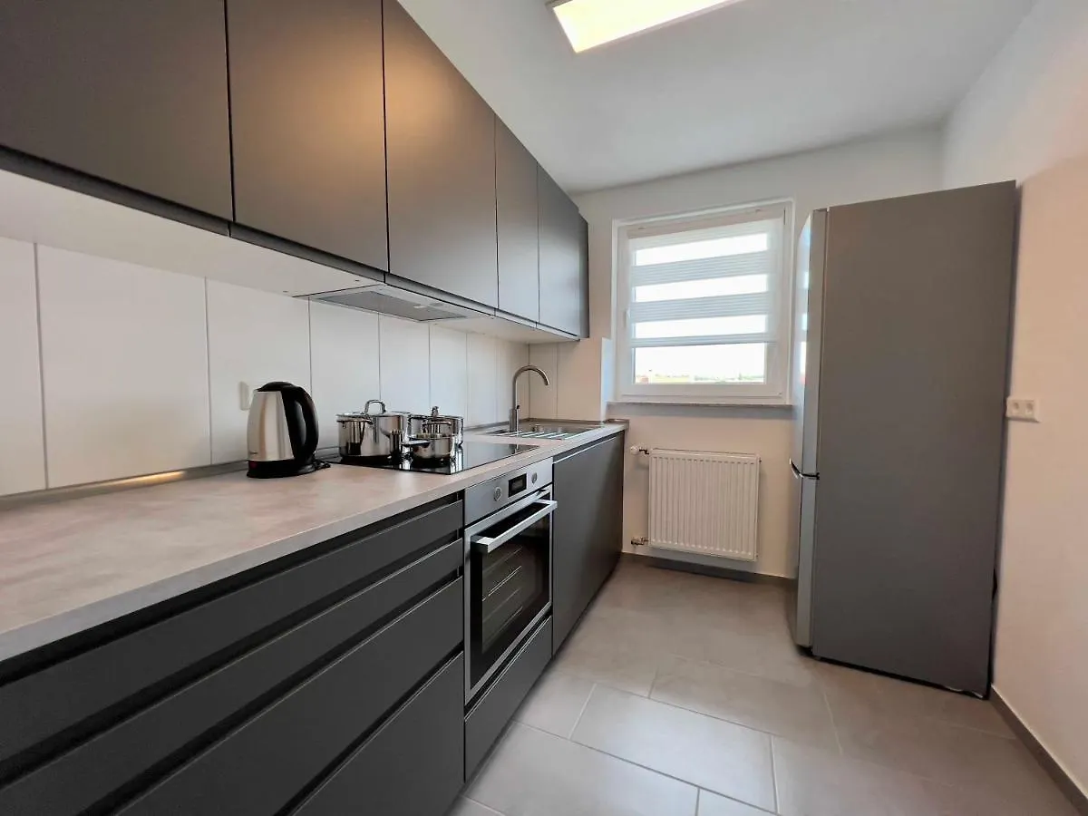 Nujen- Hotel Und Apartment Stuttgart Zuffenhausen