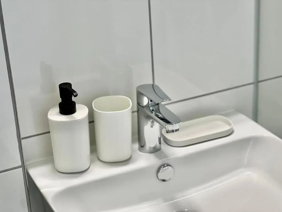 Nujen- Hotel Und Apartment Stuttgart Zuffenhausen
