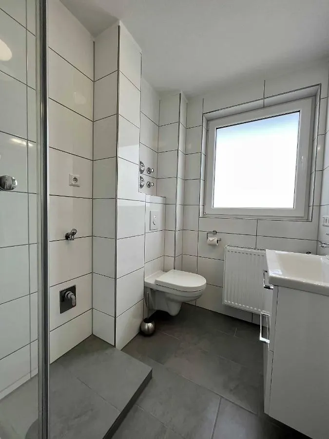 Nujen- Hotel Und Apartment Stuttgart Zuffenhausen