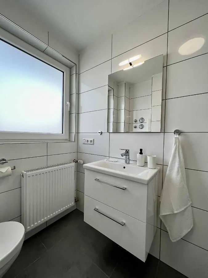 Nujen- Hotel Und Apartment Stuttgart Zuffenhausen